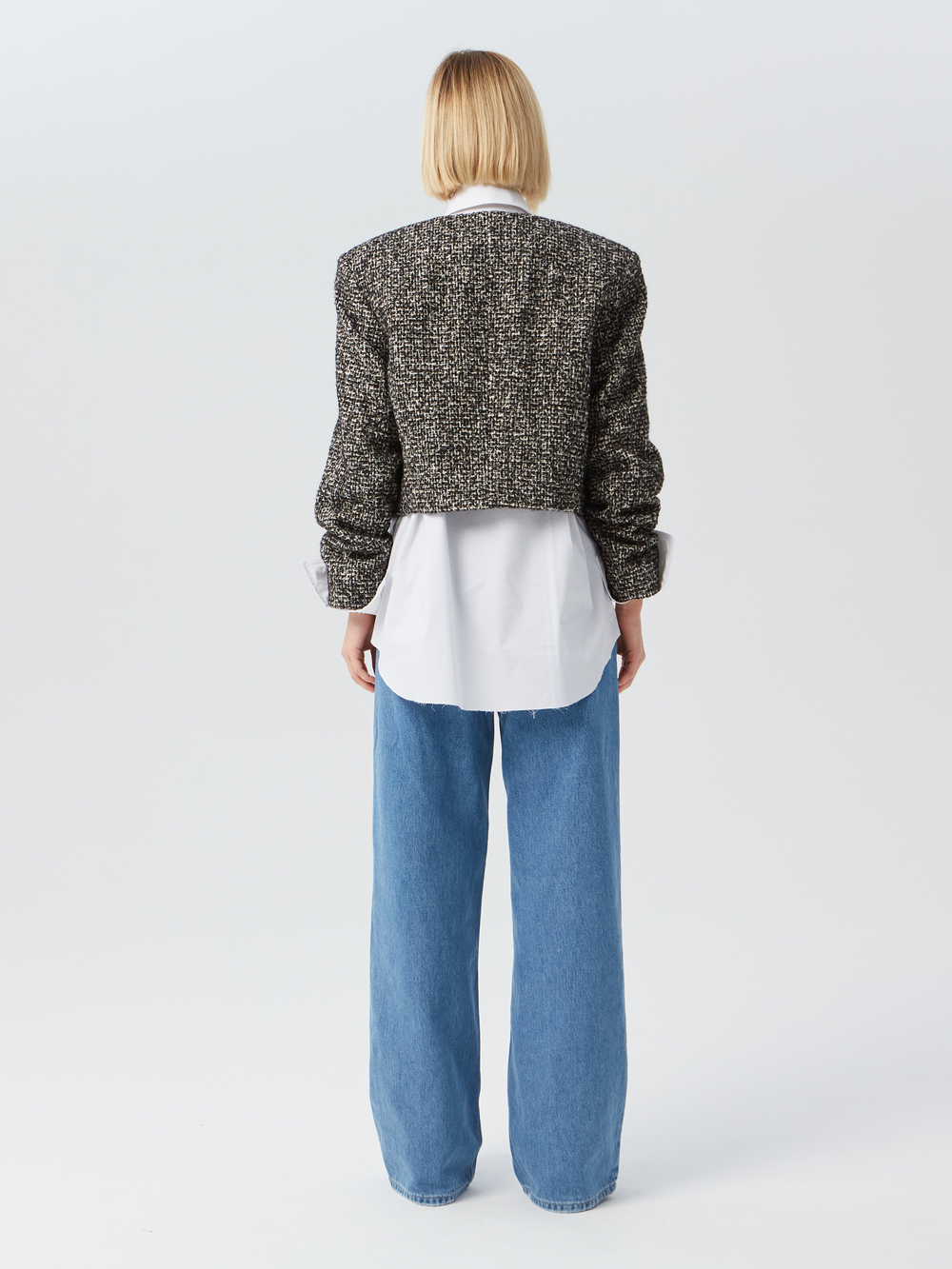 Укороченный жакет из итальянского твида серый