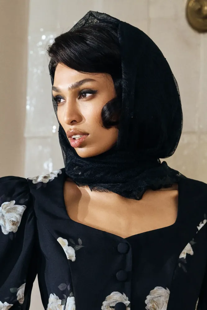 Leticia, косынка из черного кружева