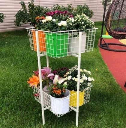 Этажерка для цветов с корзинами и кашпо