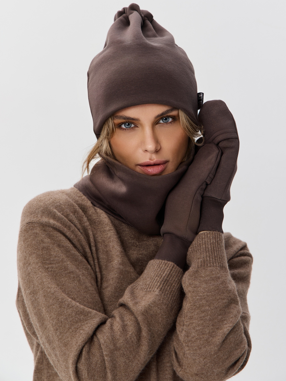 Комплект с начесом: снуд, варежки, шапка