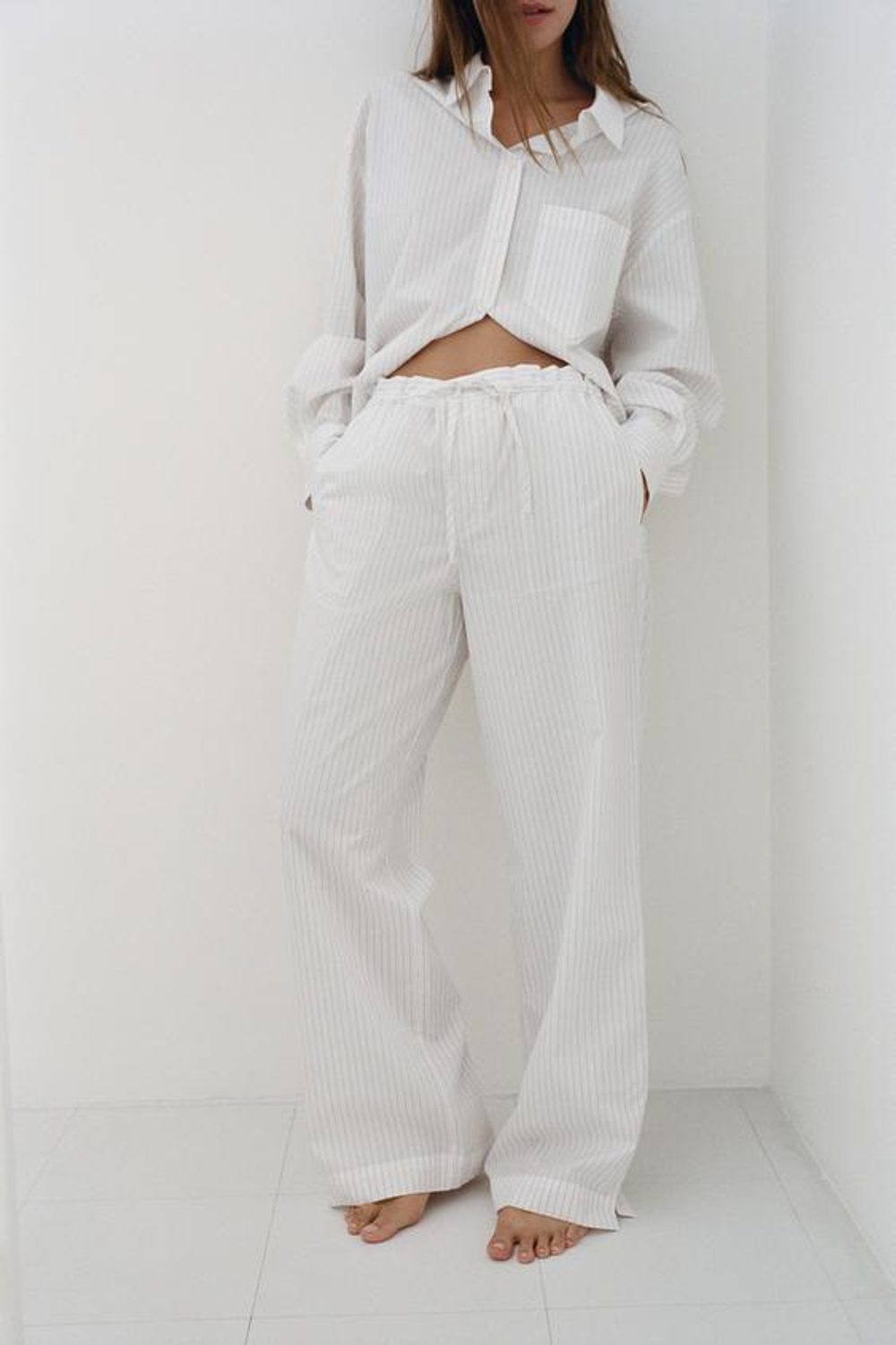 ZARA БРЮКИ В ПИЖАМНОМ СТИЛЕ В ПОЛОСКУ, БЕЛЫЙ