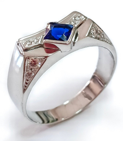 Ювелирное кольцо из серебра