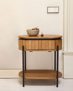 Licia Прикроватная тумбочка из дерева манго с натуральной отделкой 55 x 56 см