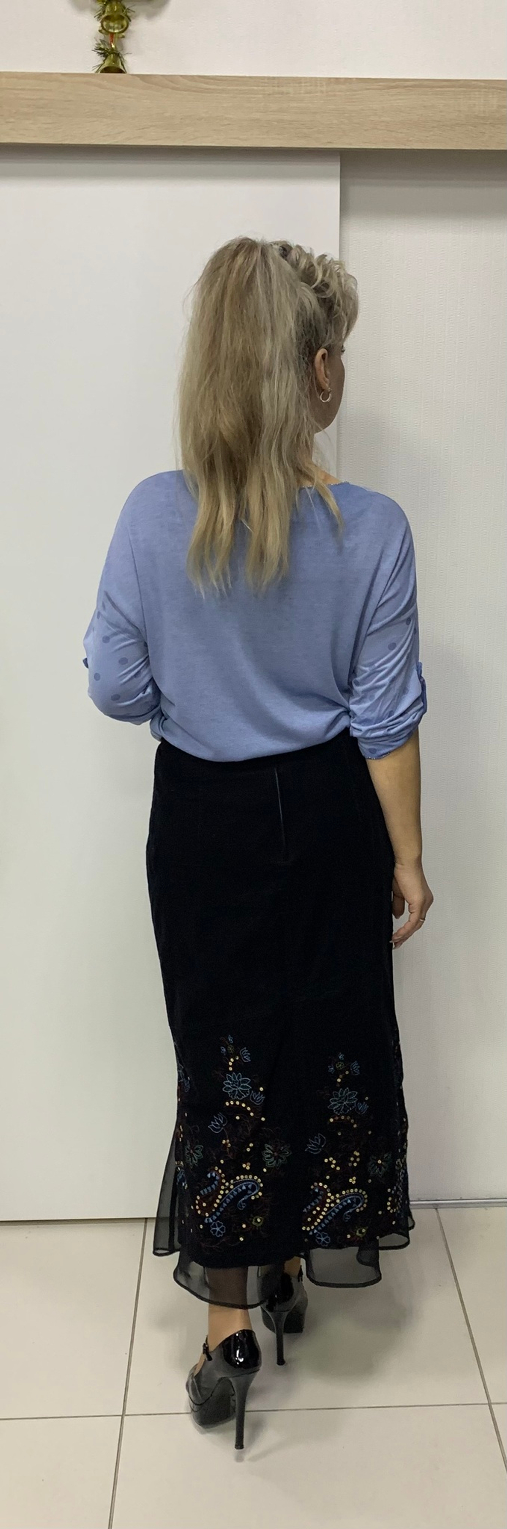 Нарядная юбка из микро-вельвета с пайетками