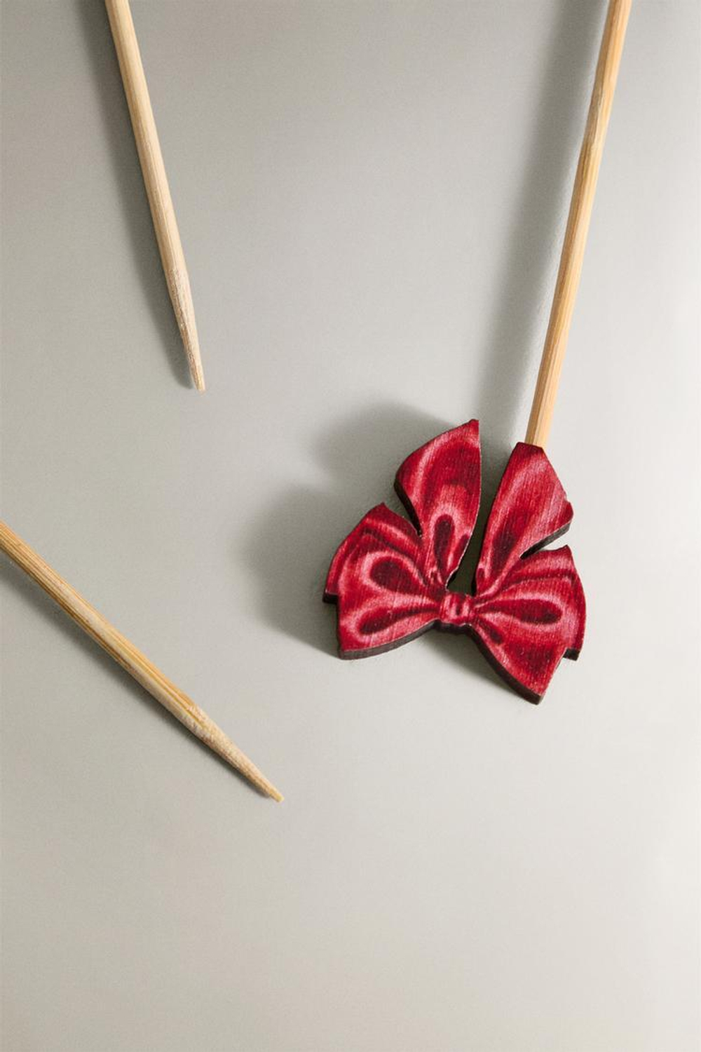 ZARA HOME РОЖДЕСТВЕНСКИЙ НАБОР ЗУБОЧИСТОК С КОНТРАСТНЫМ ДЕКОРОМ (УПАКОВКА ИЗ 24 ШТУК), КРАСНЫЙ