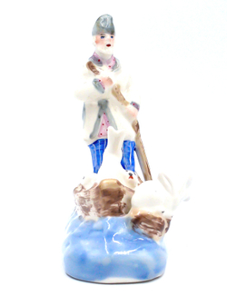 «Дед Мазай и зайцы». Коллекционная фарфоровая скульптура. 1970-е. Барановский фарфоровый завод.