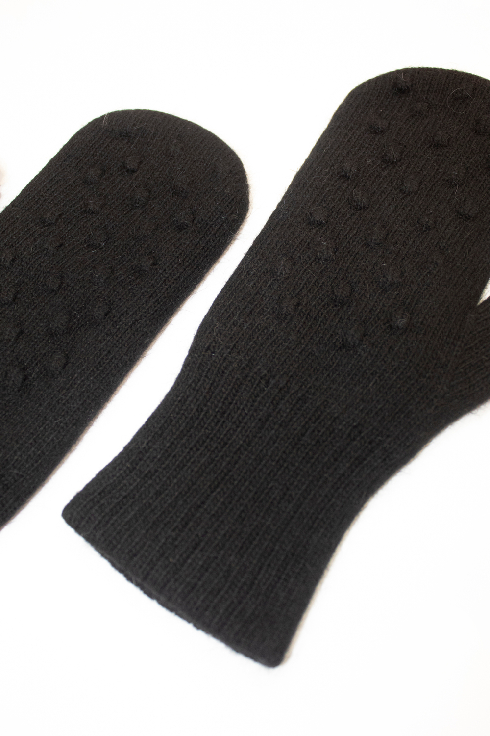 Варежки В046-07 черный