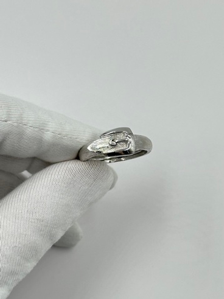 Кольцо в виде ремня с пряжкой Avon. Размер 17-18