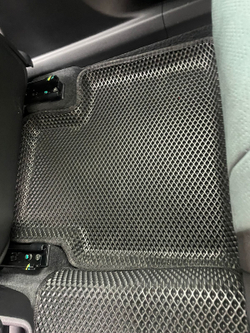 Коврики Eva с 3D бортами на Geely Monjaro