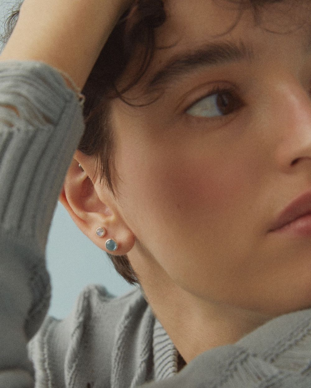 Моносерьга Beta с лунным камнем