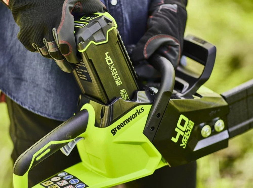 Пила цепная аккумуляторная GREENWORKS GD40CS18 40V, 40 см, б/щ, до 1,8 квт, АКБ 8Ач и ЗУ 2005807UH