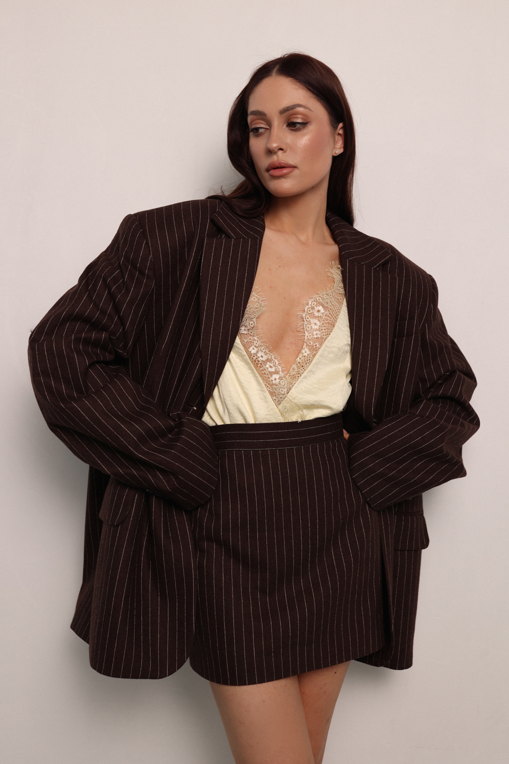 Боди с кружевом лимонное