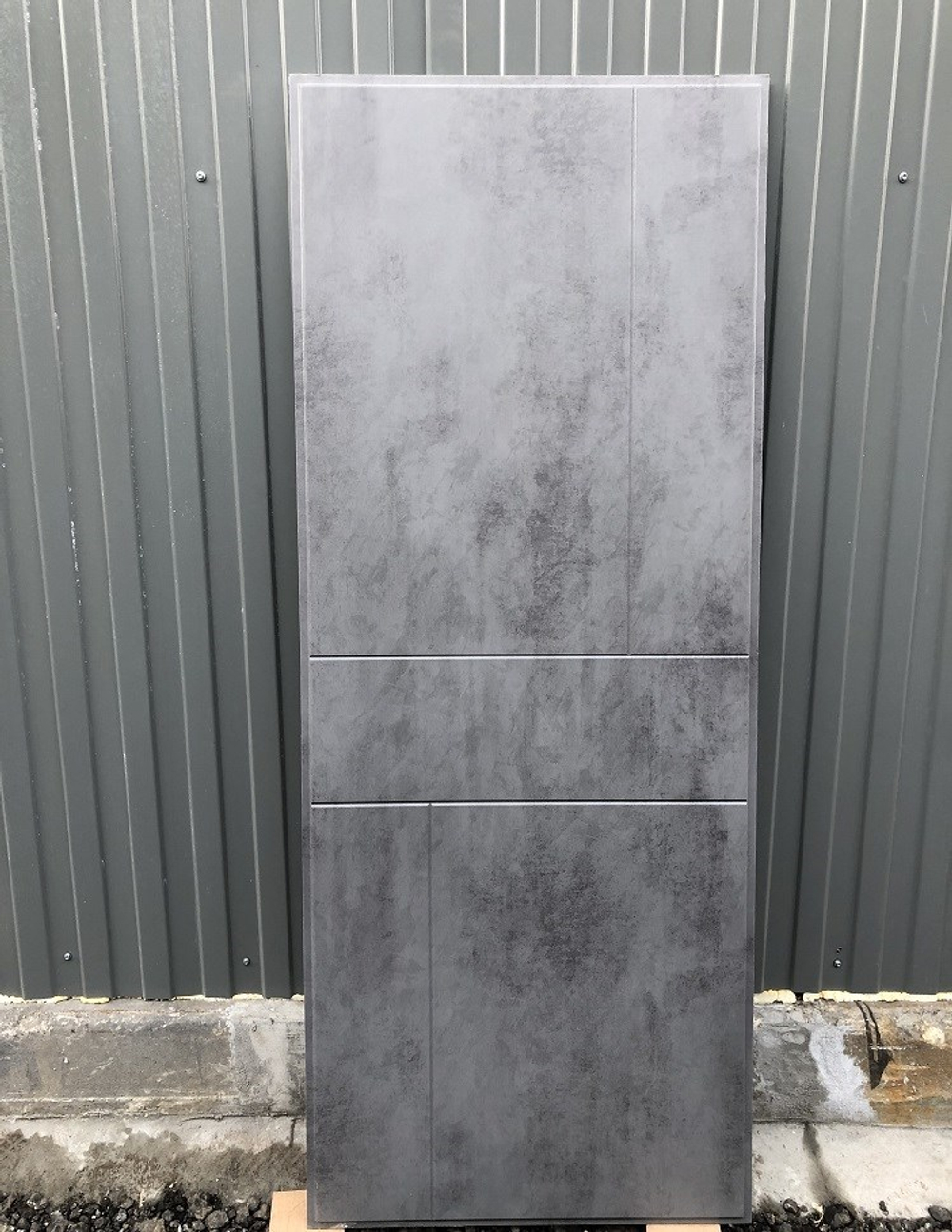 Входная металлическая дверь RеX (РЕКС) 15 Чешуя кварц черный, фурнитура хром / ФЛ-290 Бетон темный 16мм