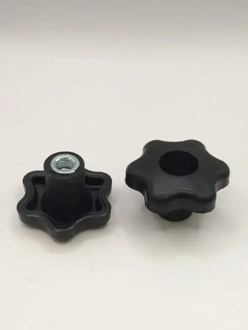 Гайка-барашек М6 х 1 сквозная проходная (2 шт в упаковке)