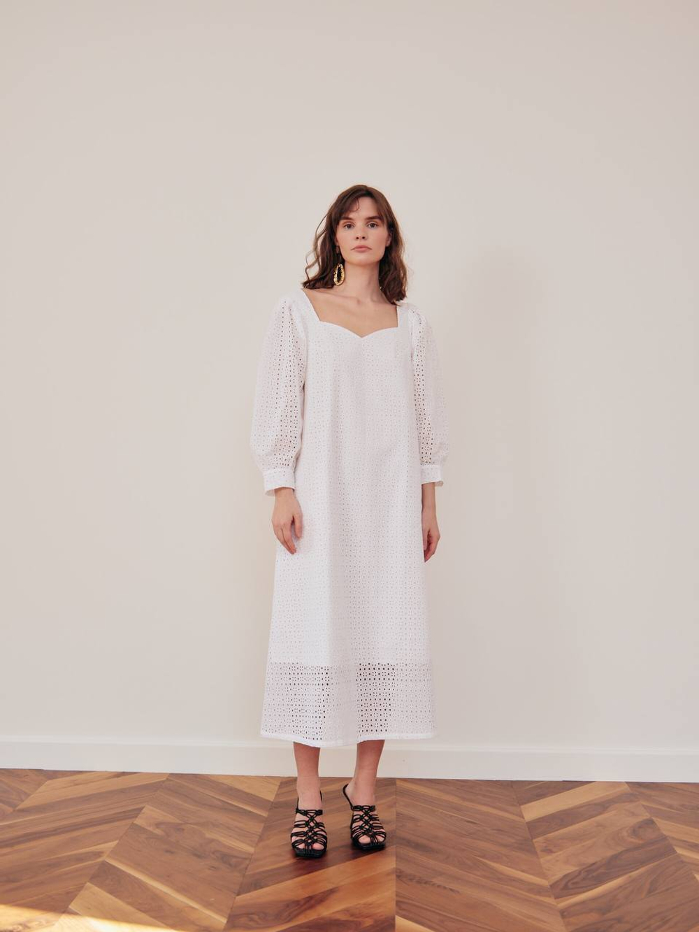 Белое хлопковое платье