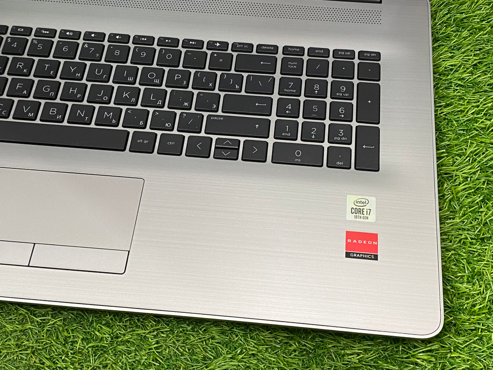 Ноутбук HP 17' i7-10510U/R7 M440/8GB/256GB/ 470 G7[9HP76EA]/Windows 10
