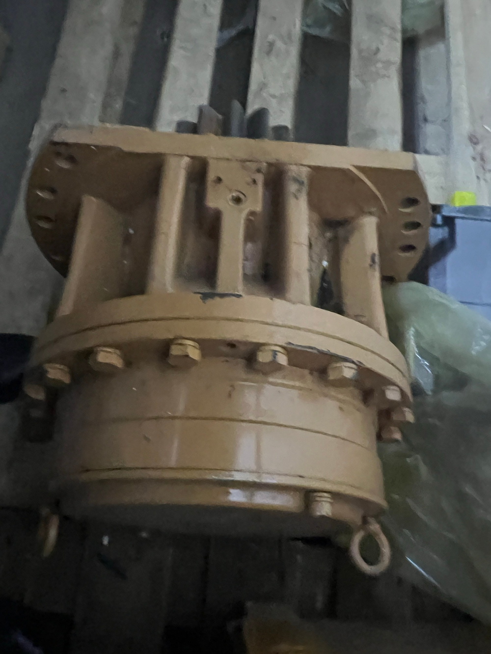 Редуктор поворота Komatsu PC200-7
