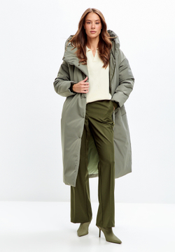 Пальто в минималистичном стиле