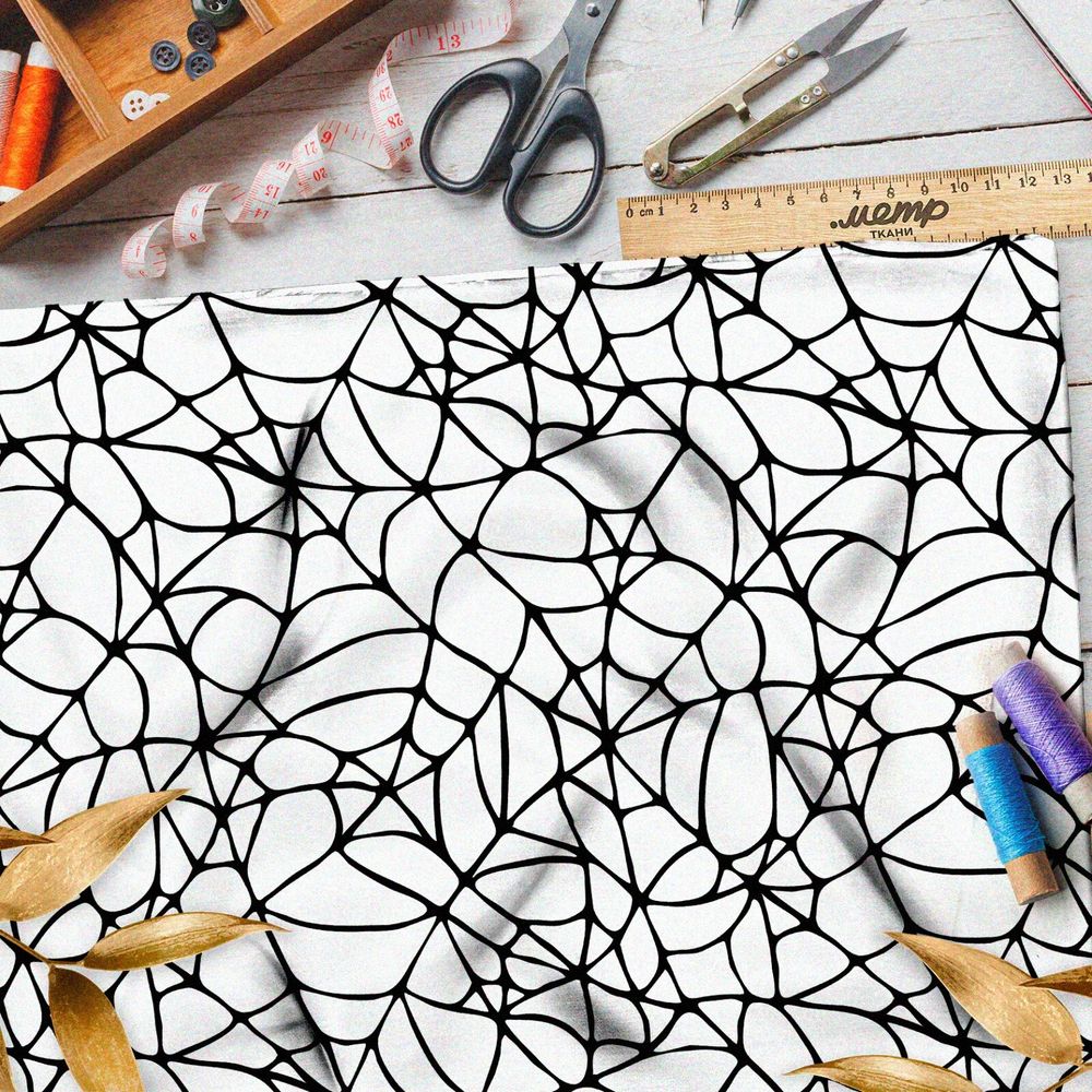 Ткань блэкаут крупная чёрная паутина на белом фоне