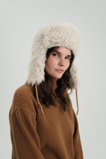 Белая шапка-ушанка