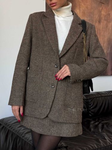 Костюм-двойка с юбкой коричневого цвета