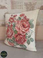 Декоративный гобеленовый чехол Розы белые 47х47