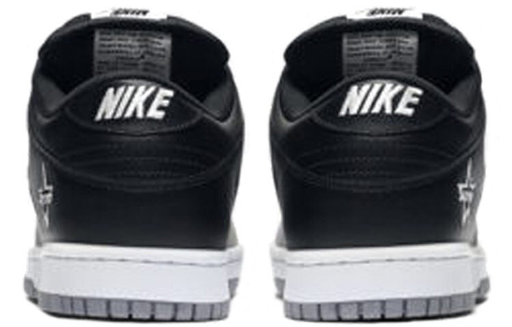 Supreme x Nike Dunk SB Metallic Silver non-slip lightweight low-top sneakers for men and women with the same black silver