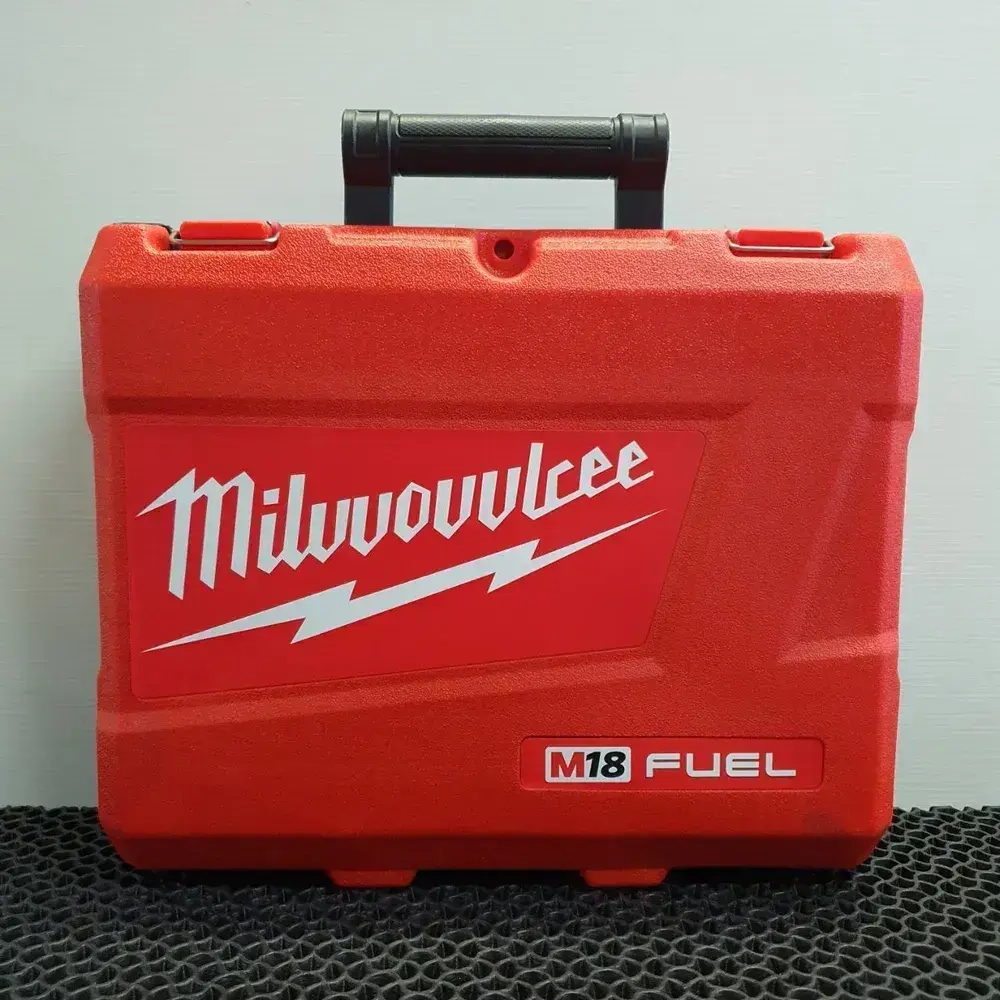 Milwaukee Дрель-шуруповерт, 18 В, 100 Нм, 2 АКБ