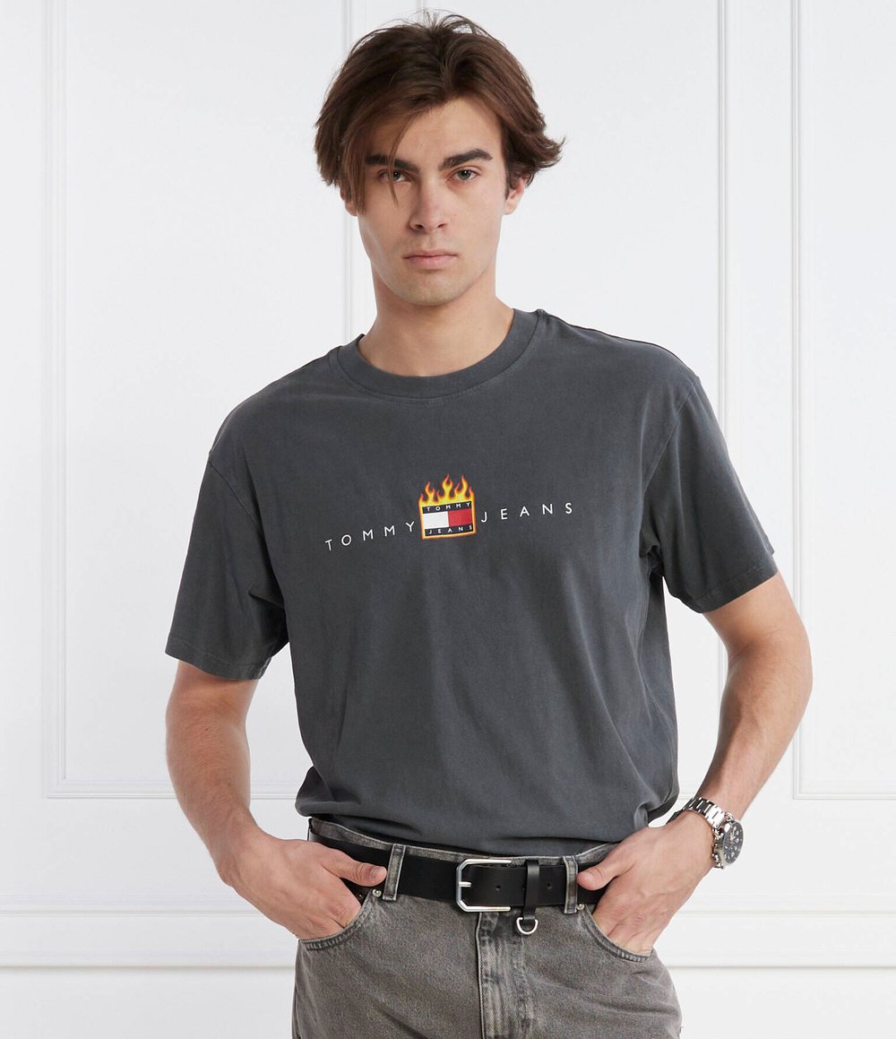 Футболка LINEAR FIRE FLAG Tommy Jeans - графитовый(DM0DM17738)