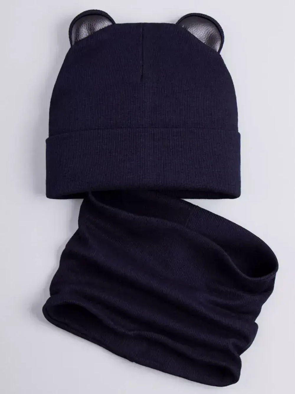 Шапка для мальчика осенняя с ушками и снуд