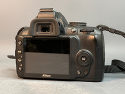 Nikon D3000 Kit 18-55mm 3.200 Кадров