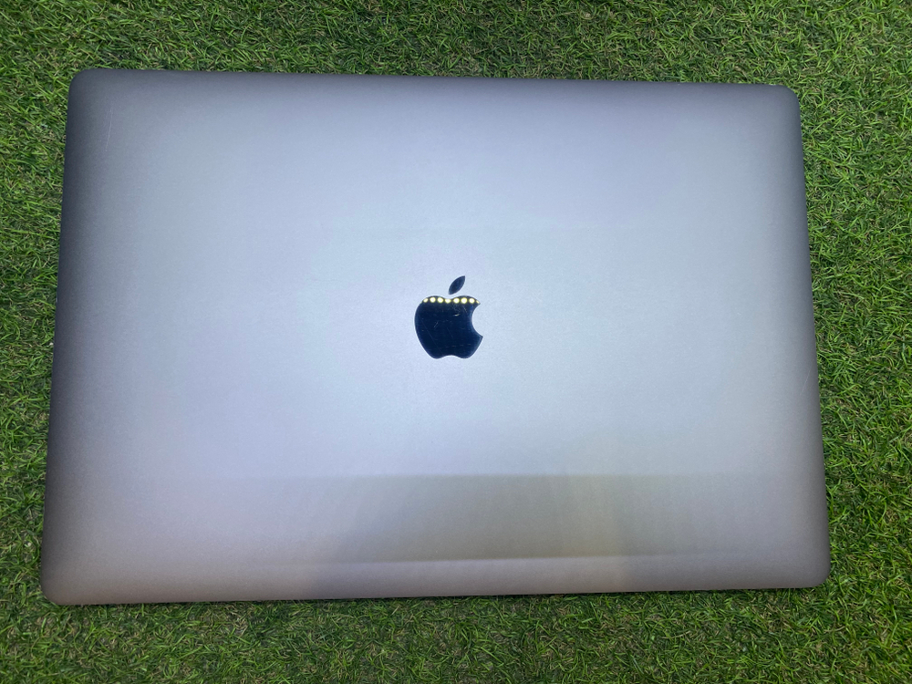 Apple MacBook Pro 15 2018 (A1990) Retina i7/16Gb/22 цикла