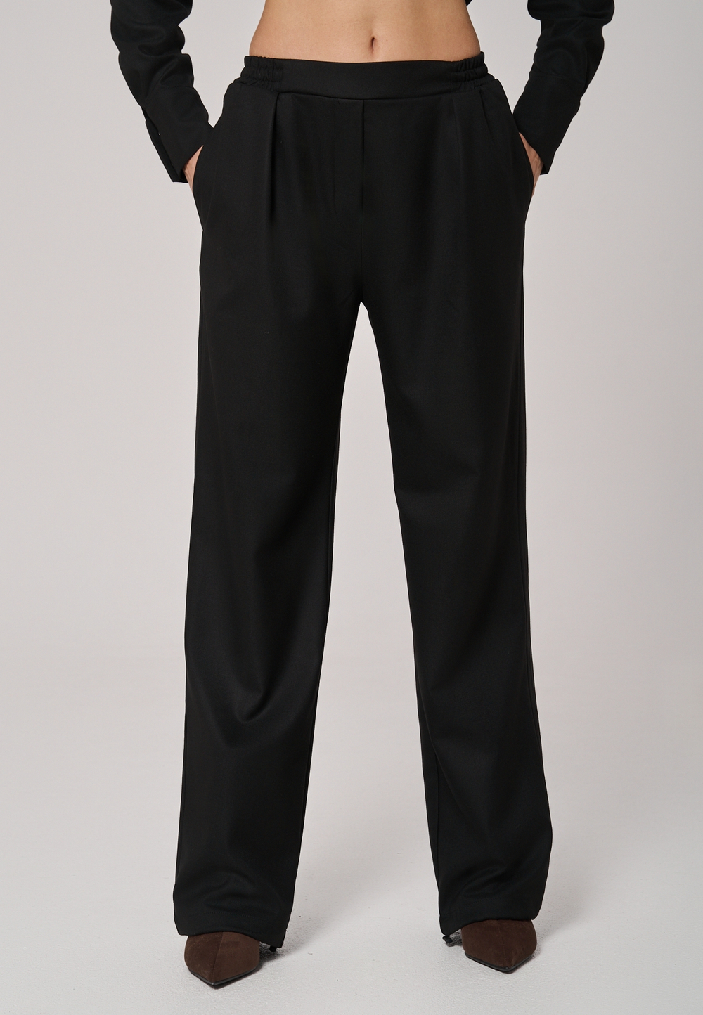 Брюки с поясом на резинке черные