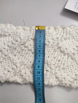 Шарф светлый вязаный