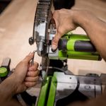 Торцовочная пила Greenworks GD24MS216, 24V, бесщеточная, 4800 об/мин, 216x30мм, рез 65х310мм, с протяжкой, без АКБ и ЗУ (1501707)