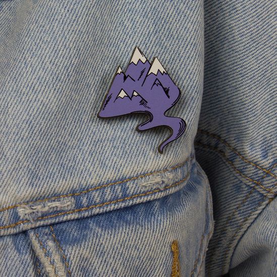 Деревянный значок. Горы