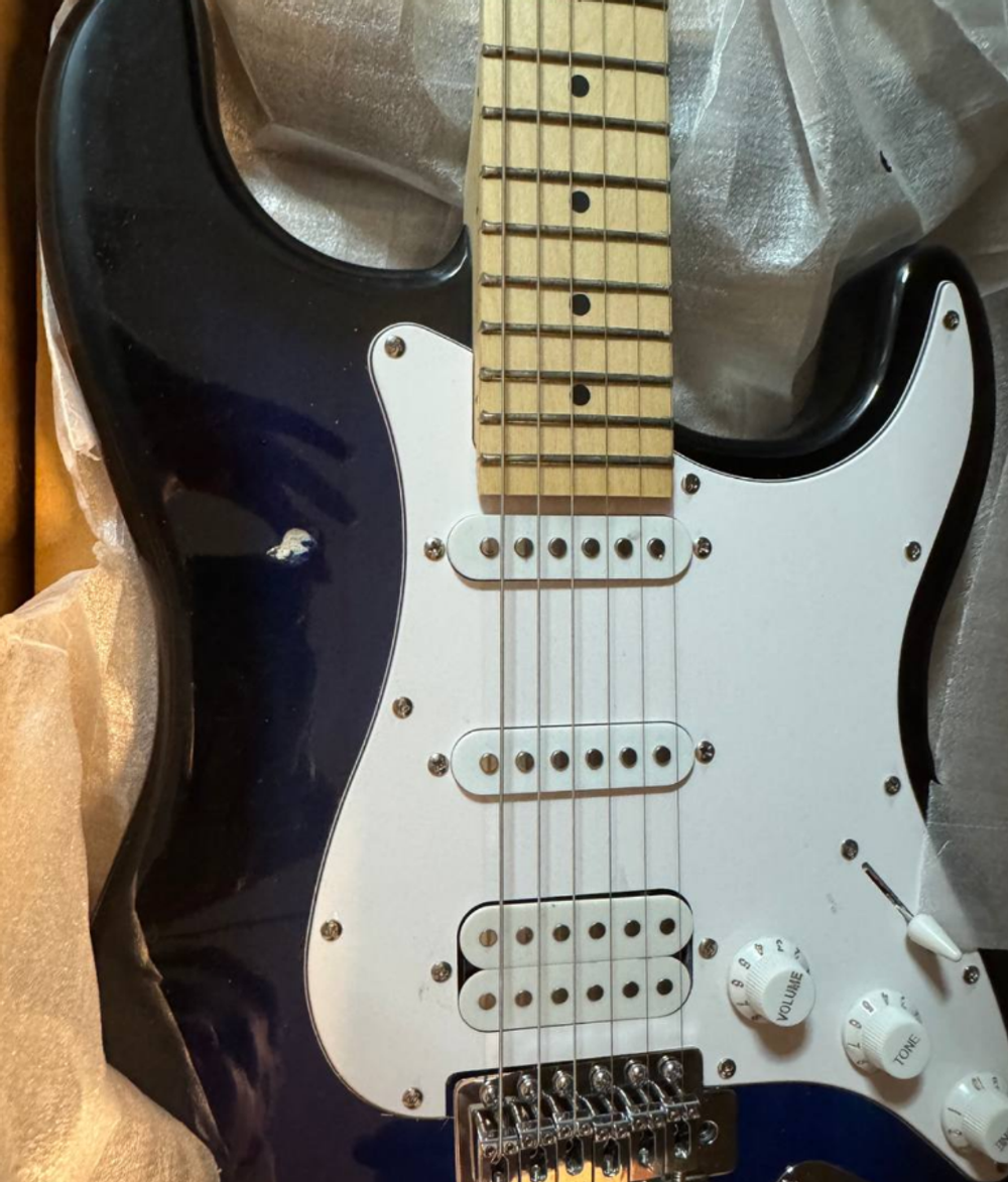Электрогитара H-S-S Stratocaster ST200, комбоусилитель, 10 Вт