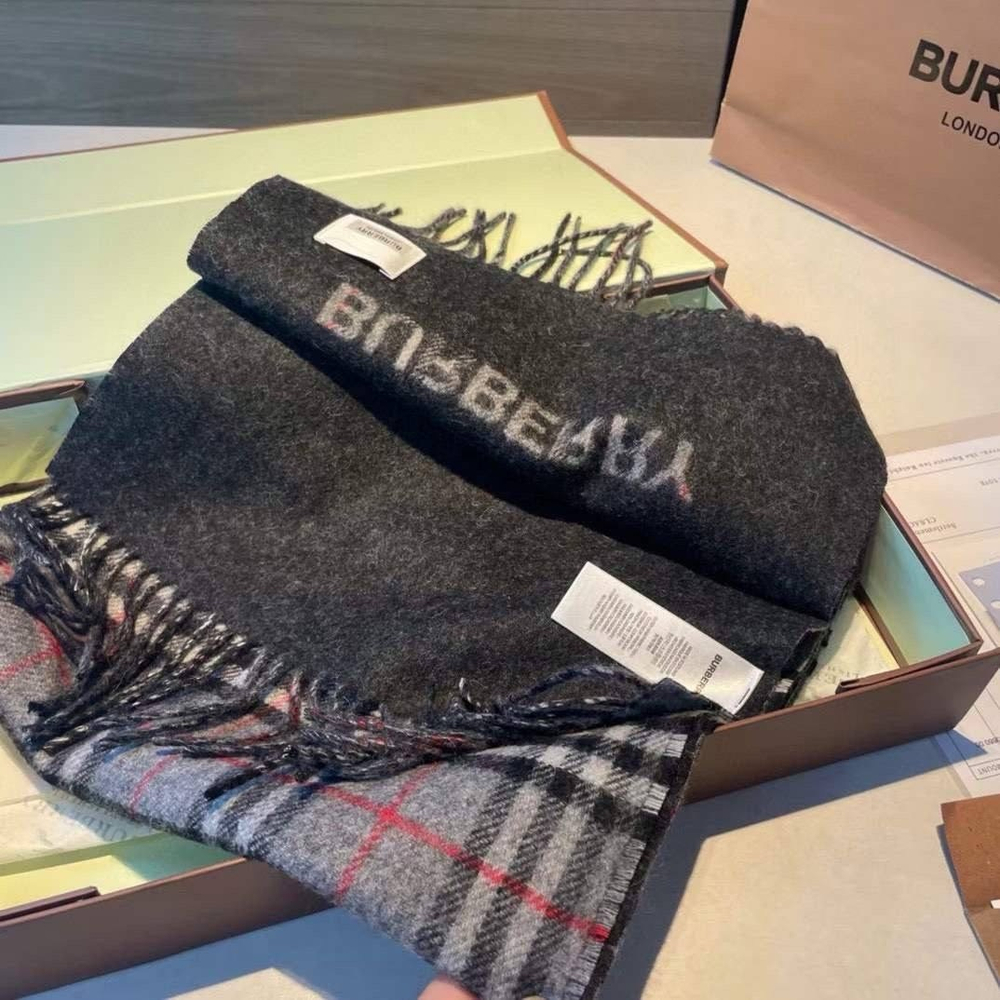 Шарф Burberry