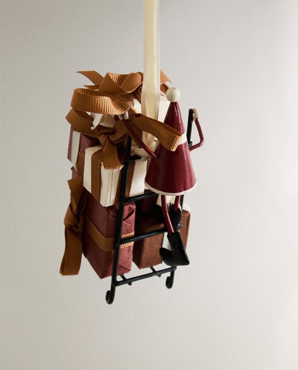 ZARA HOME УКРАШЕНИЯ ДЛЯ РОЖДЕСТВЕНСКОЙ ЁЛКИ "ДЕД МОРОЗ С ПОДАРКАМИ", БЕЛЫЙ/КРАСНЫЙ