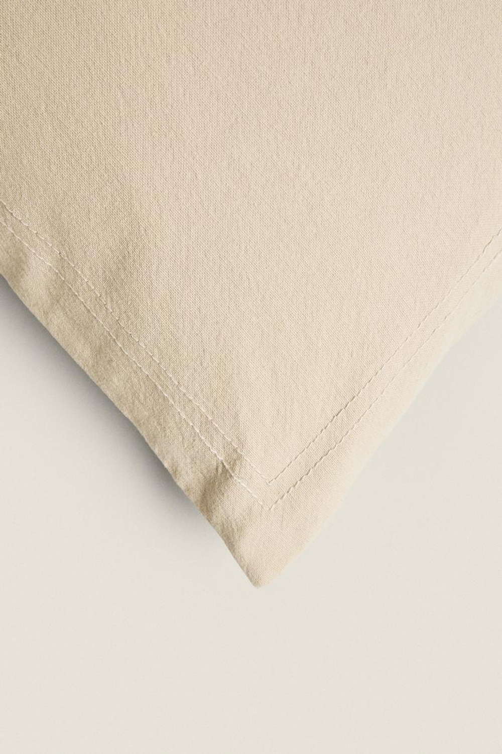 ZARA HOME ЧЕХОЛ НА ПОДУШКУ С КОНТРАСТНЫМИ КРАЯМИ, КРЕМОВЫЙ