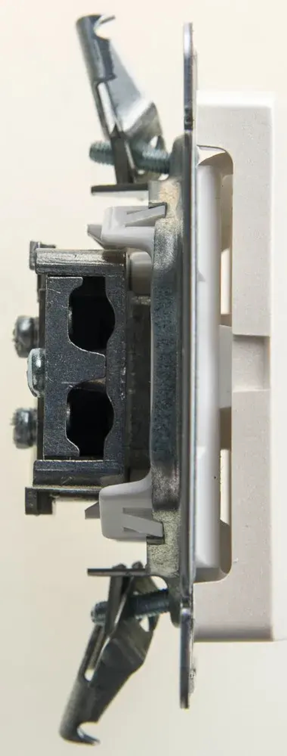 GLOSSA TV РОЗЕТКА проходная 4дБ, механизм, ПЕРЛАМУТР