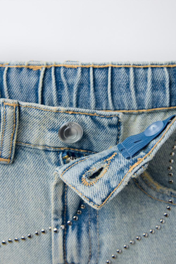 ZARA ДЖИНСОВЫЕ ШОРТЫ С РАЗРЕЗАМИ И СТРАЗАМИ, СИНИЙ