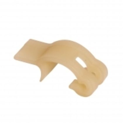 Защелка для крепления арматуры к поилкам, в системе поения птицы