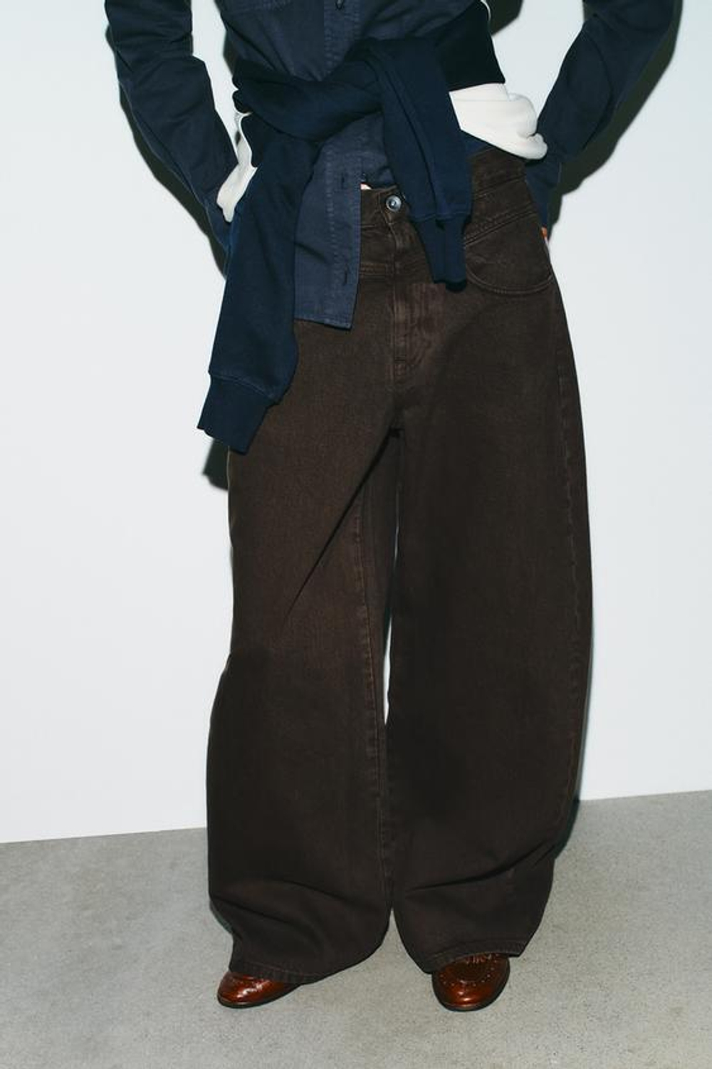 ZARA ДЖИНСЫ TRF BAGGY BARREL С НИЗКОЙ ПОСАДКОЙ, КОРИЧНЕВЫЙ