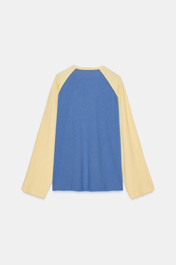 ZARA ФУТБОЛКА С ДЛИННЫМИ РУКАВАМИ И КОНТРАСТНЫМИ ЭЛЕМЕНТАМИ, ЭКРЮ/СИНИЙ