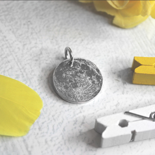 Серебряный кулон Луна с гравировкой на заказ, 20 мм (ручная работа)