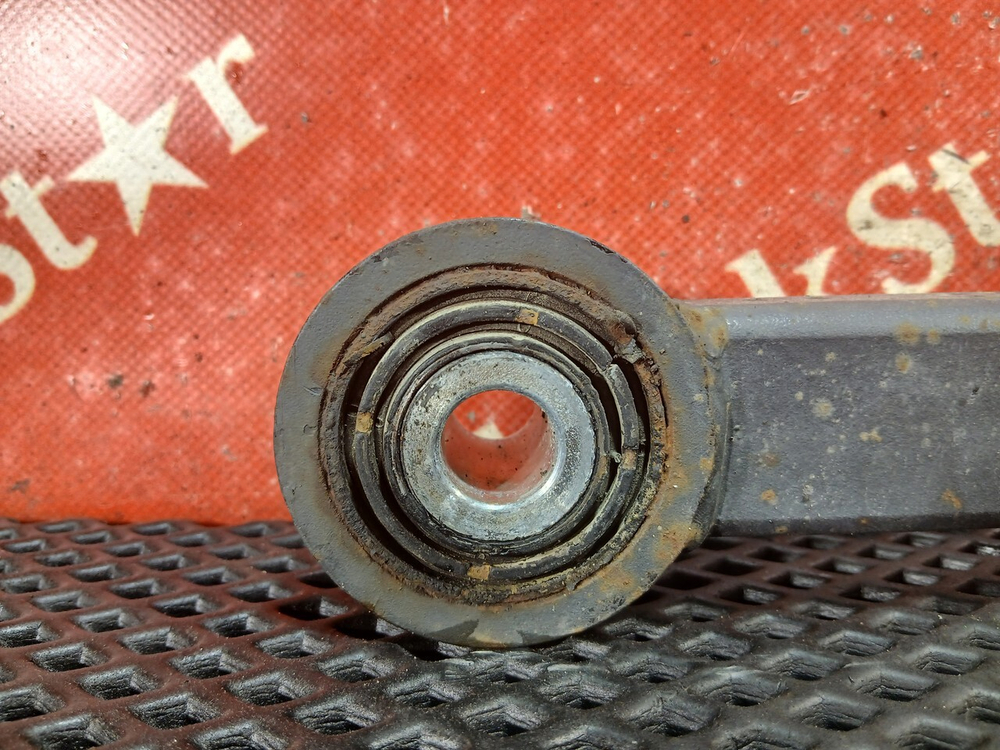 Стойка переднего стабилизатора