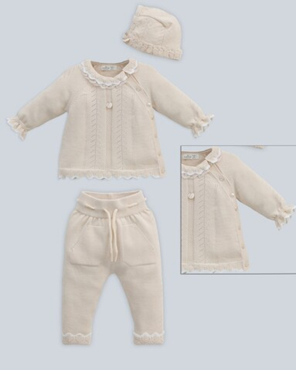 кофта с брюками и шапочкой