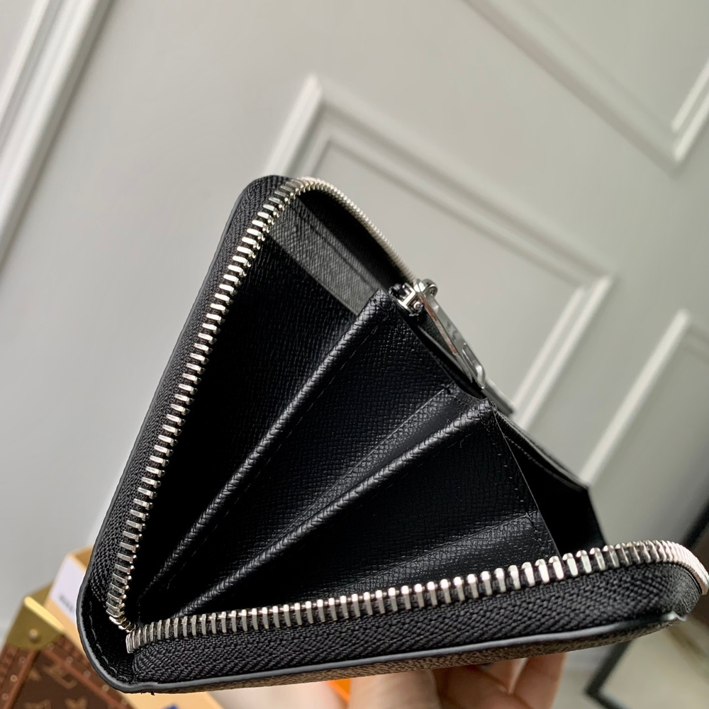 Louis Vuitton Zippy Wallet