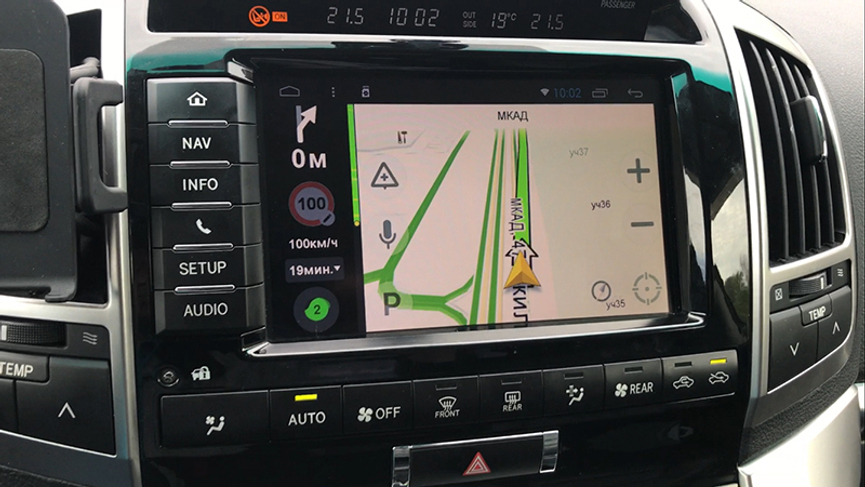 Менять ли штатную магнитолу? Руководство для автовладельцев